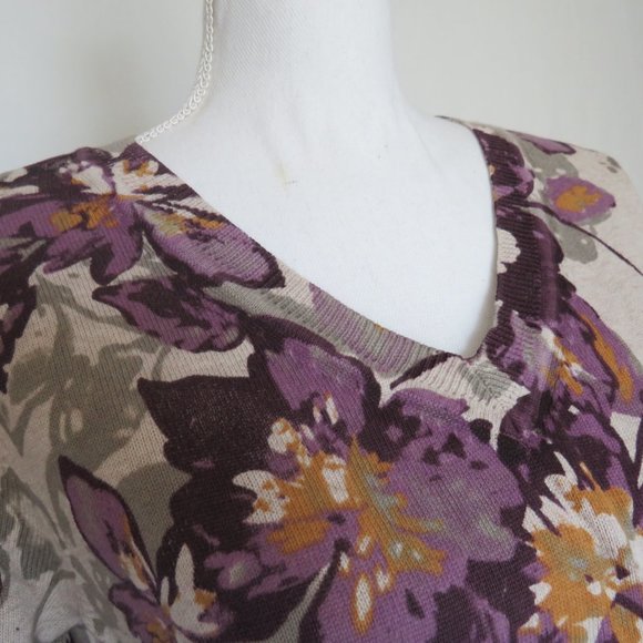 NWT Croft & Barrow Women’s V-neck Floral Motif Knit Top M - Picture 3 of 11
